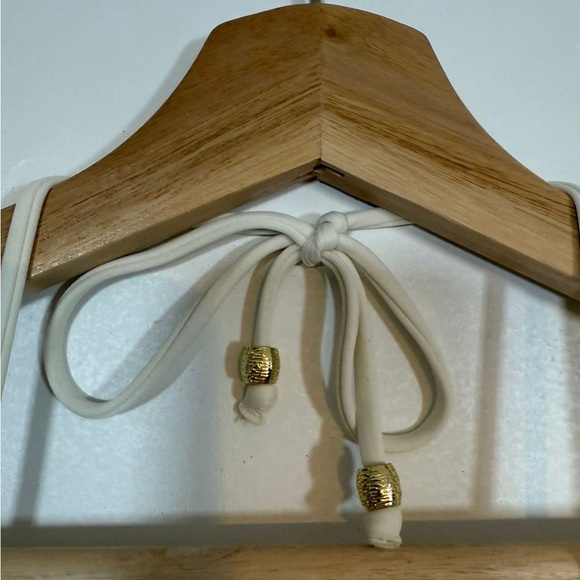 Victoria’s Secret Ivory Lace Handkerchief Hem Halter Top – Size S - Picture 6 of 8